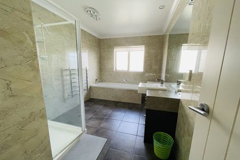 Photo of property in 10 Wye Oak Drive, Schnapper Rock, Auckland, 0632