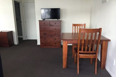 Photo of property in 8b Schnapper Rock Road, Schnapper Rock, Auckland, 0632