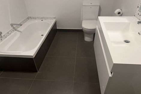 Photo of property in 24 Dowse Drive, Maungaraki, Lower Hutt, 5010