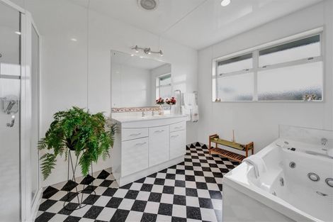 Photo of property in 10 Old Devon Road, Sentry Hill, New Plymouth, 4373