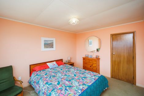 Photo of property in 19 Marine Parade South, Foxton Beach, Foxton, 4815