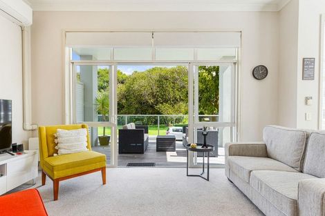 Photo of property in 16 Parkside Drive, Orewa, 0931