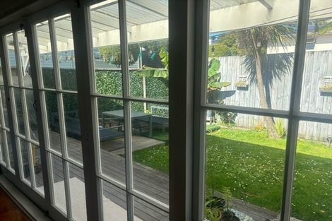 Photo of property in 1/9 Rutland Road, Stanley Point, Auckland, 0624