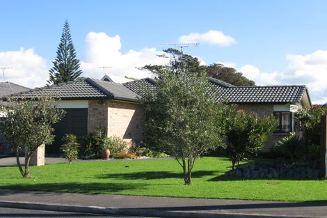 Photo of property in 2/11 Milton Road, Orewa, 0931
