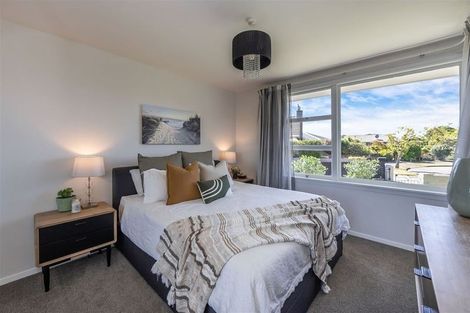 Photo of property in 28 Clipper Place, Redwood, Christchurch, 8051