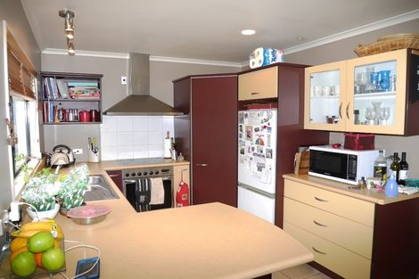 Photo of property in 71 Guildford Drive, Paraparaumu, 5032