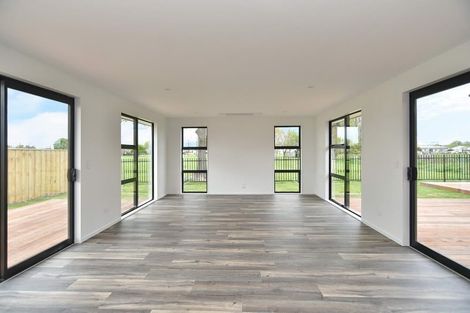 Photo of property in 21 Malaga Crescent, Harewood, Christchurch, 8051