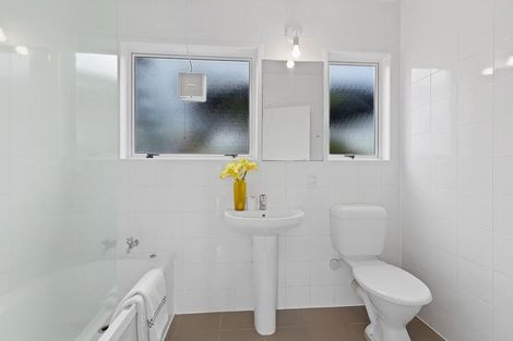 Photo of property in 2/133 Shakespeare Road, Milford, Auckland, 0620