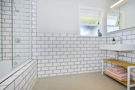 Photo of property in 22 Rimutaka Place, Titirangi, Auckland, 0604