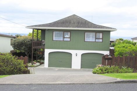 Photo of property in 1296 Whangaparaoa Road, Army Bay, Whangaparaoa, 0930