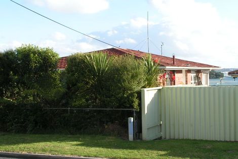 Photo of property in 1/2 Pine Ridge Terrace, Hauraki, Auckland, 0622