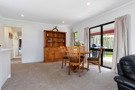 Photo of property in 6 Thalia Place, Totara Vale, Auckland, 0629