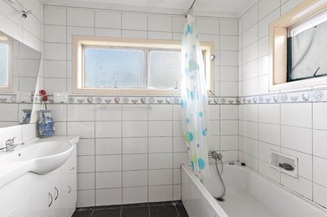 Photo of property in 5 Margan Avenue, New Lynn, Auckland, 0600