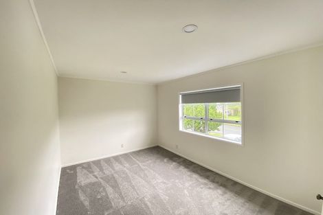Photo of property in 130 Chelsea View Drive, Chatswood, Auckland, 0626