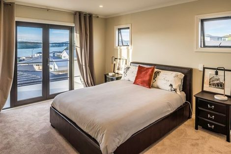 Photo of property in 88 Queen Charlotte Drive, Aotea, Porirua, 5024