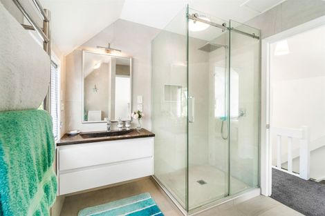 Photo of property in 10 Penguin Drive, Murrays Bay, Auckland, 0630