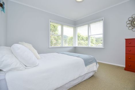 Photo of property in 22 Rimutaka Place, Titirangi, Auckland, 0604