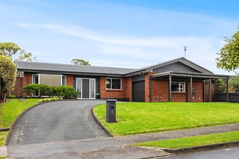 Photo of property in 6 Camira Place, Botany Downs, Auckland, 2010