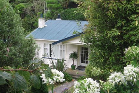 Photo of property in 12 Albemarle Road, Northland, Wellington, 6012