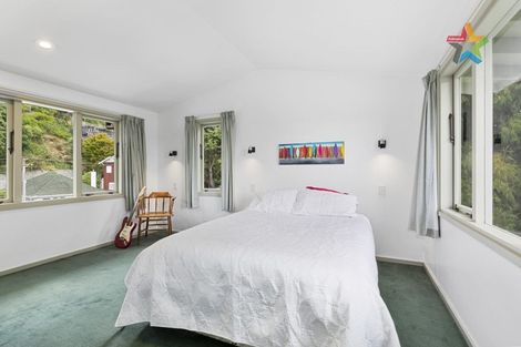 Photo of property in 437 Muritai Road, Eastbourne, Lower Hutt, 5013