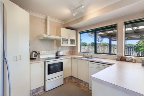 Photo of property in 16 Checketts Place, Papamoa Beach, Papamoa, 3118