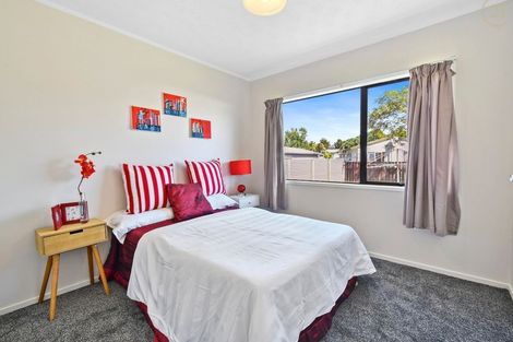 Photo of property in 4 Tilbrook Place, Papakura, 2110