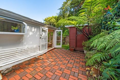 Photo of property in 32 Waitohu Road, York Bay, Lower Hutt, 5013