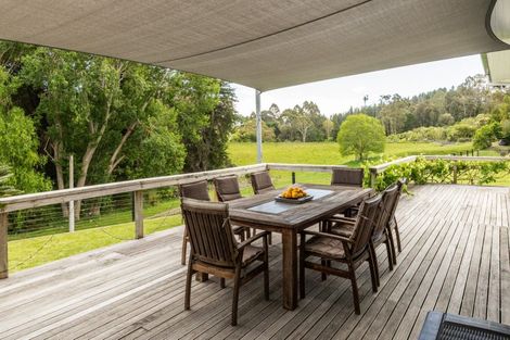 Photo of property in 137 Tauroa Road, Havelock North, 4130
