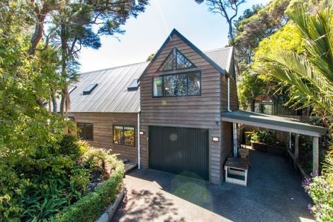 Photo of property in 16 Hebe Place, Birkenhead, Auckland, 0626