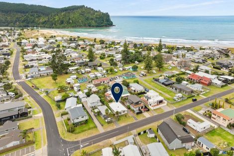 Photo of property in 104 Beverley Terrace, Whangamata, 3620