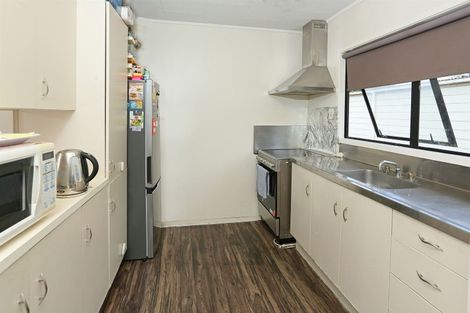 Photo of property in 4 Landsdale Place, Massey, Auckland, 0614