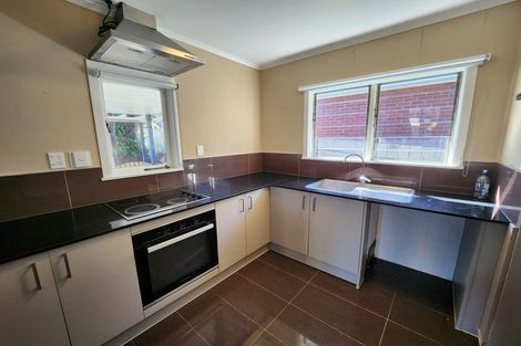 Photo of property in 27 Glenfern Road, Mellons Bay, Auckland, 2014