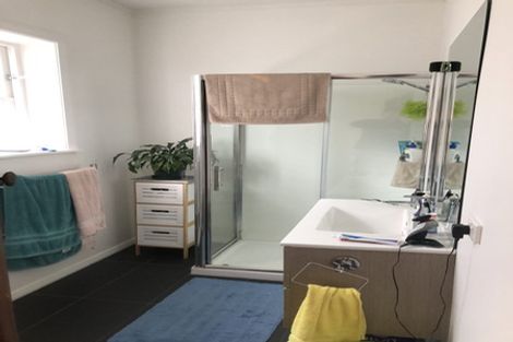 Photo of property in 2/18 Reid Road, New Lynn, Auckland, 0600