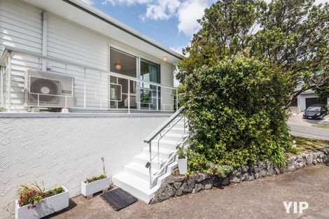 Photo of property in 65 Gloaming Hill, Titahi Bay, Porirua, 5022