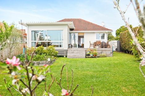 Photo of property in 31 Vodanovich Road, Te Atatu South, Auckland, 0610