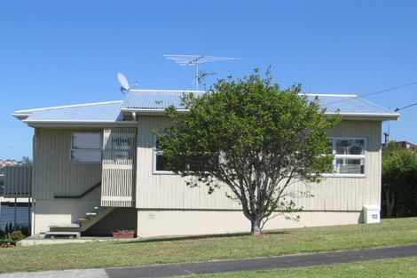 Photo of property in 8a Scarboro Terrace, Murrays Bay, Auckland, 0630