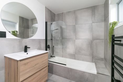 Photo of property in 12 Park Hill Road, Birkenhead, Auckland, 0626