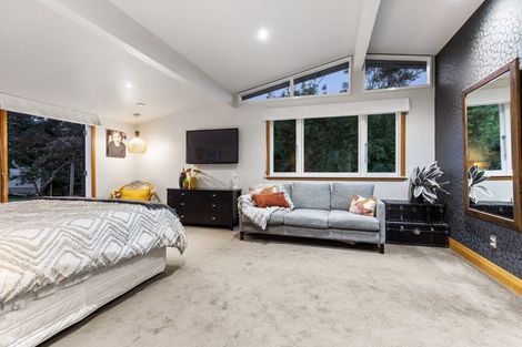 Photo of property in 166 Godley Road, Titirangi, Auckland, 0604