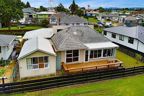 Photo of property in 21 Martin Place, Kelston, Auckland, 0602