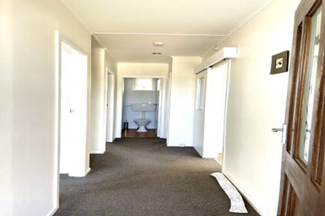 Photo of property in 4 Balmain Street, Newlands, Wellington, 6037