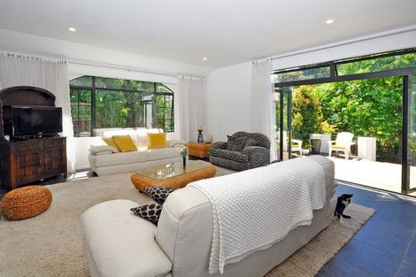 Photo of property in 1/8 Tui Glen Road, Birkenhead, Auckland, 0626