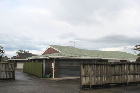 Photo of property in 2/75 Aviemore Drive, Highland Park, Auckland, 2010