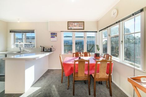 Photo of property in 25 Newhaven Place, Roslyn, Palmerston North, 4414