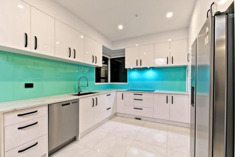 Photo of property in 91 San Valentino Drive, Henderson, Auckland, 0612