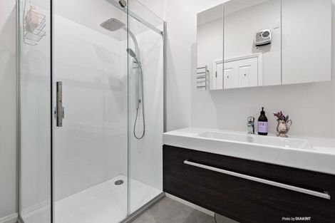 Photo of property in The Villas, 3/33 Hobson Street, Thorndon, Wellington, 6011