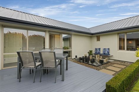 Photo of property in 77 Sarabande Avenue, Redwood, Christchurch, 8051