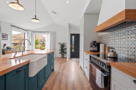 Photo of property in 26 Perendale Road, Jacks Point, 9371