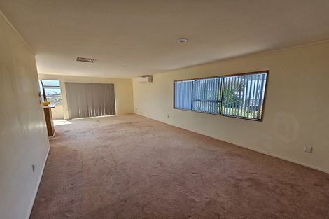Photo of property in 1/979 Beach Road, Torbay, Auckland, 0630