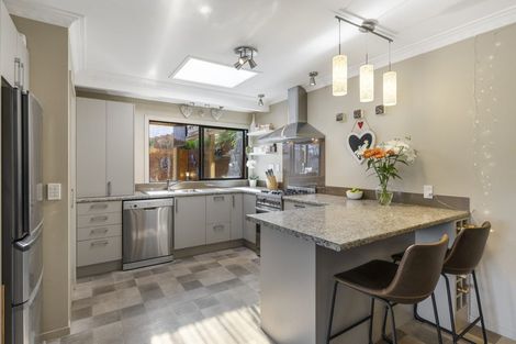 Photo of property in 2/15 Eastwood Rise, Browns Bay, Auckland, 0630