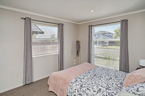 Photo of property in 19 Brockelbank Drive, Kaiapoi, 7630